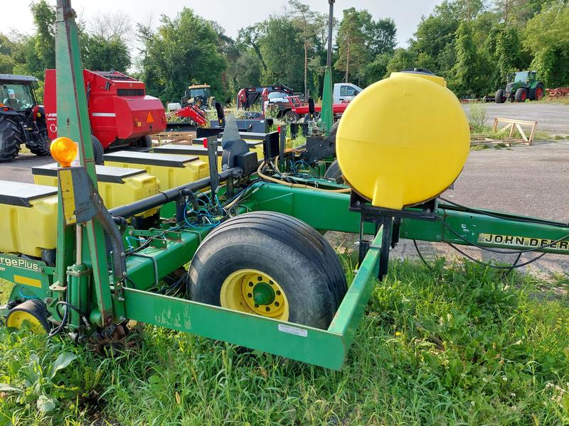 Planting & Seeding  John Deere 1780 Corn Planter Photo